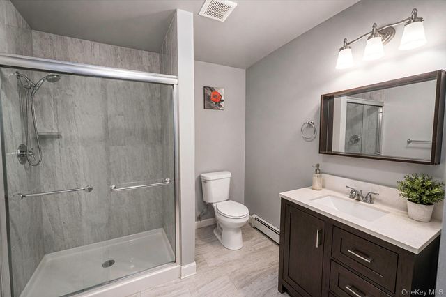 20 Essex Circle, Shirley, NY 11967