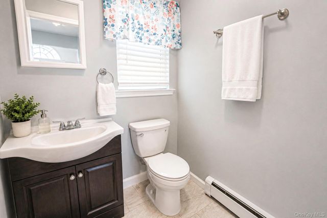 20 Essex Circle, Shirley, NY 11967