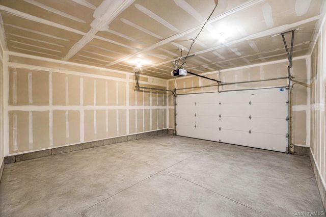 20 Essex Circle, Shirley, NY 11967