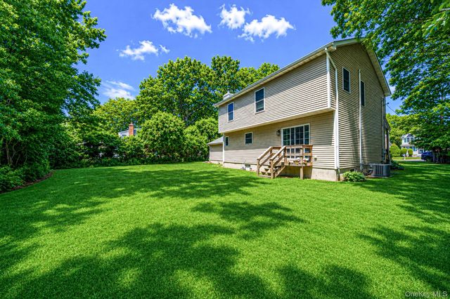 20 Essex Circle, Shirley, NY 11967
