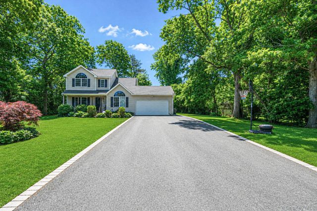 20 Essex Circle, Shirley, NY 11967
