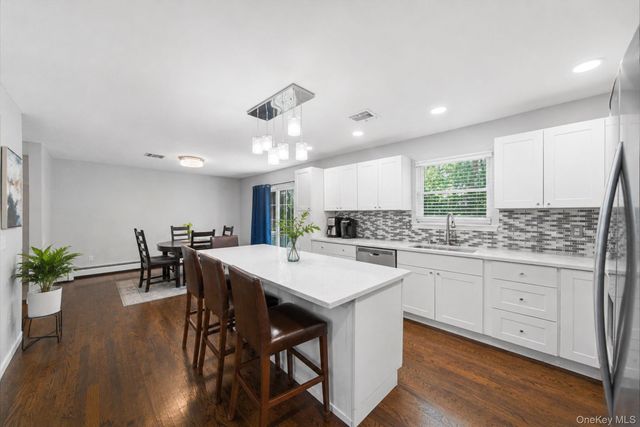 20 Essex Circle, Shirley, NY 11967