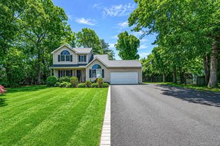20 Essex Circle, Shirley, NY 11967