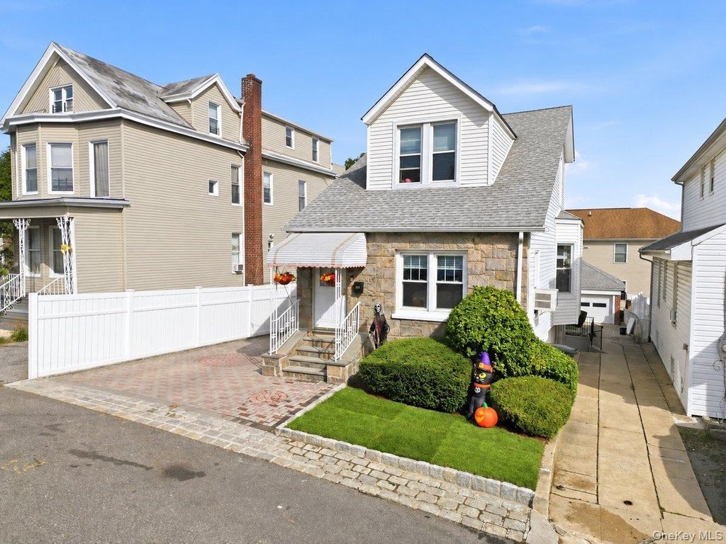 221 Edgewood Avenue, Yonkers, NY 10704 — photo 2