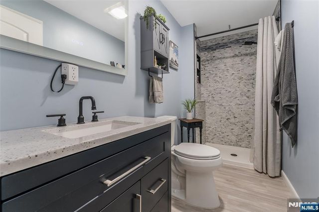 148 Bucknell Trail, Hopatcong, NJ 07843