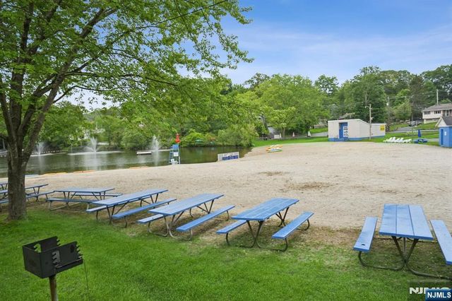 148 Bucknell Trail, Hopatcong, NJ 07843