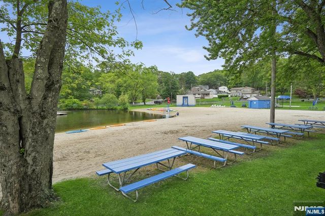 148 Bucknell Trail, Hopatcong, NJ 07843