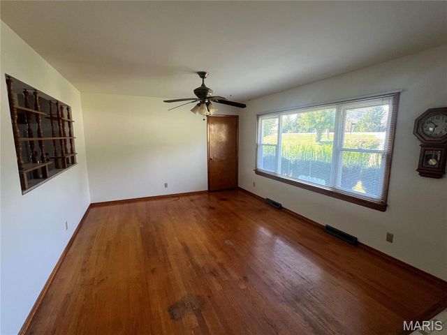5896 Hawkins Fuchs Road, St Louis, MO 63129