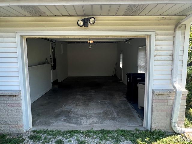 5896 Hawkins Fuchs Road, St Louis, MO 63129