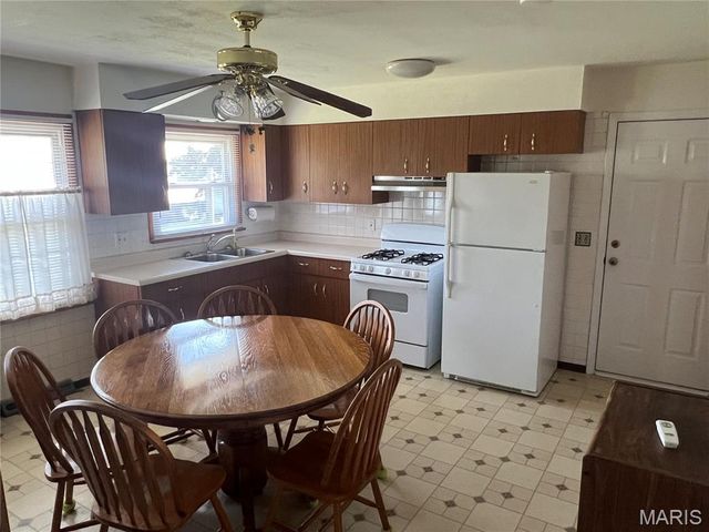 5896 Hawkins Fuchs Road, St Louis, MO 63129