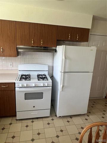 5896 Hawkins Fuchs Road, St Louis, MO 63129