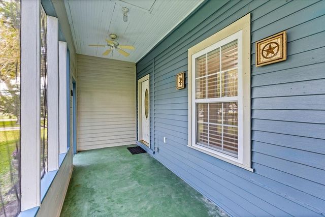 7911 Barry Avenue, Hitchcock, TX 77563