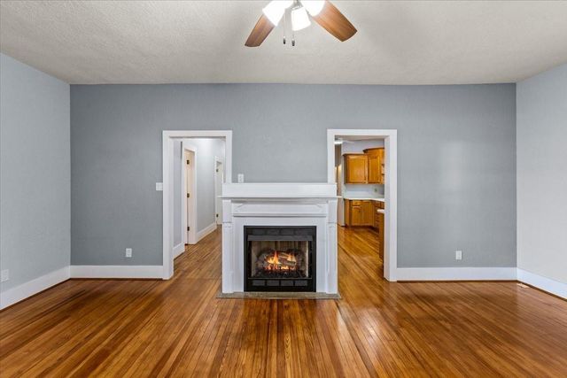7911 Barry Avenue, Hitchcock, TX 77563
