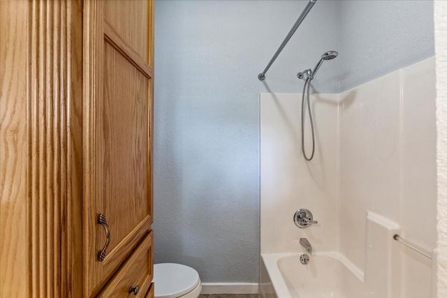 7911 Barry Avenue, Hitchcock, TX 77563
