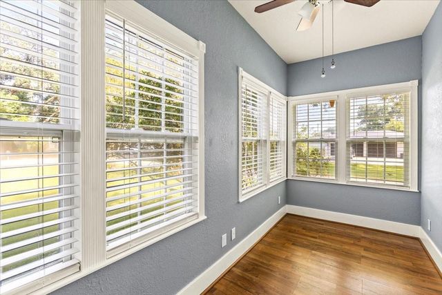 7911 Barry Avenue, Hitchcock, TX 77563