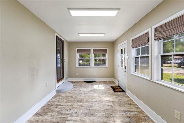7911 Barry Avenue, Hitchcock, TX 77563