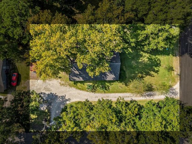 7911 Barry Avenue, Hitchcock, TX 77563