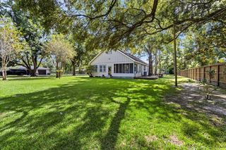 7911 Barry Avenue, Hitchcock, TX 77563