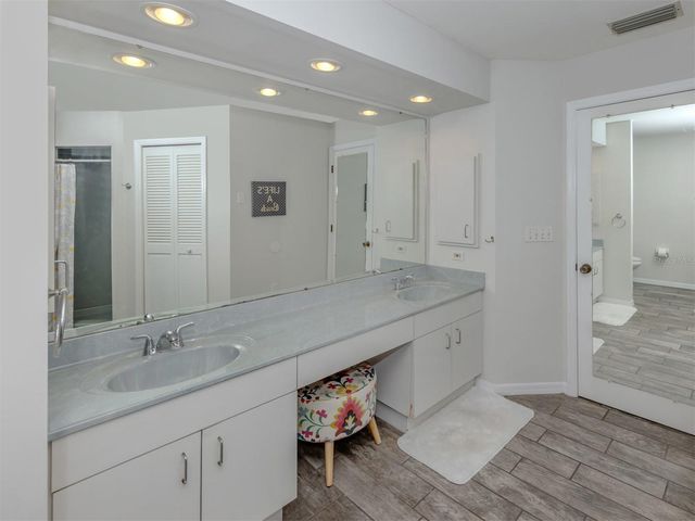 1215 PARADISE WAY, Venice, FL 34285