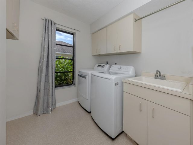 1215 PARADISE WAY, Venice, FL 34285