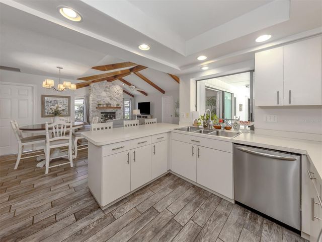 1215 PARADISE WAY, Venice, FL 34285