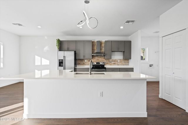 5631 W Lone Star Drive, Tucson, AZ 85713