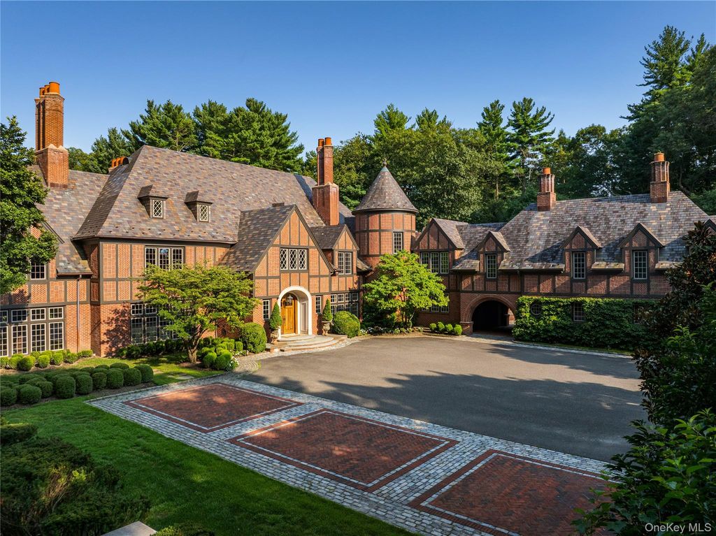 39 Chestnut Hill Drive, Upper Brookville, NY 11771 — exterior