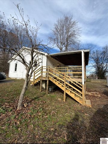 833 Cedar St., Calvert City, KY 42029