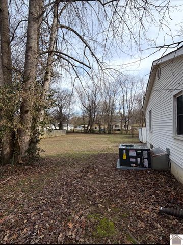 833 Cedar St., Calvert City, KY 42029