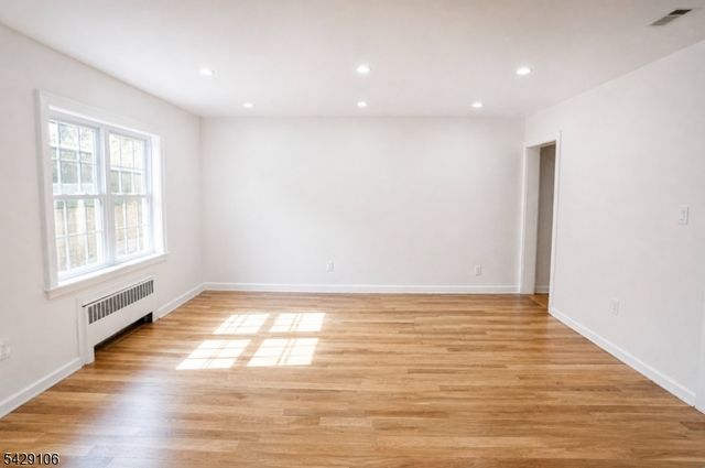 946 50 Park Ave, Elizabeth City, NJ 07208