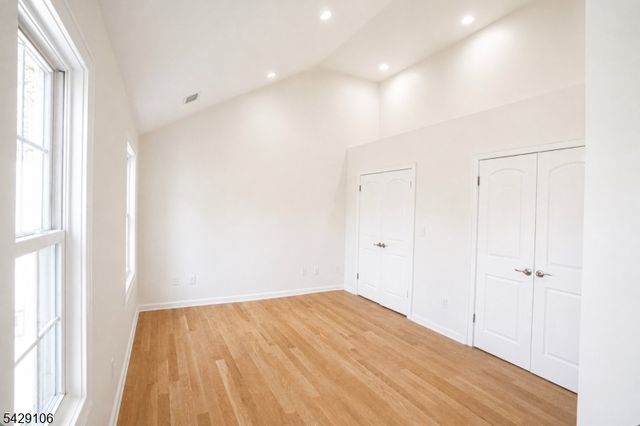 946 50 Park Ave, Elizabeth City, NJ 07208
