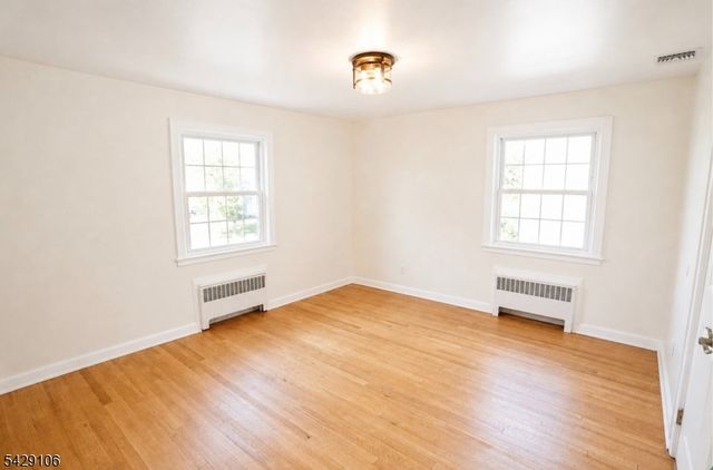 946 50 Park Ave, Elizabeth City, NJ 07208
