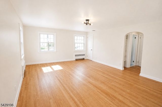 946 50 Park Ave, Elizabeth City, NJ 07208