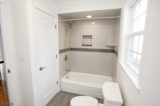 946 50 Park Ave, Elizabeth City, NJ 07208
