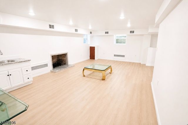 946 50 Park Ave, Elizabeth City, NJ 07208