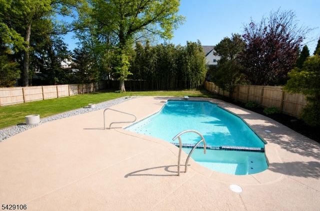 946 50 Park Ave, Elizabeth City, NJ 07208