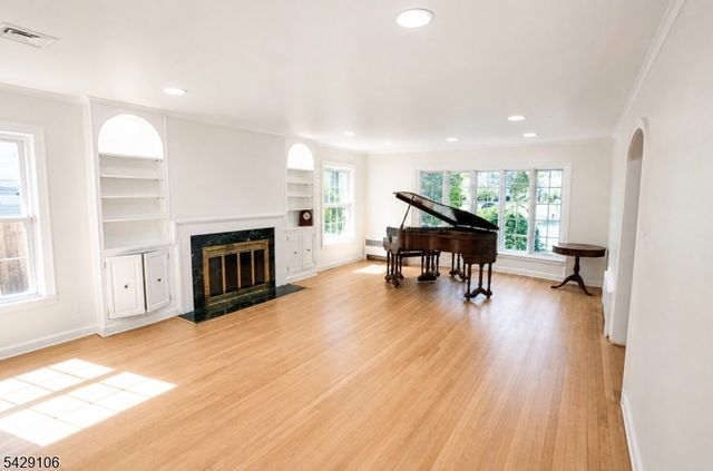 946 50 Park Ave, Elizabeth City, NJ 07208