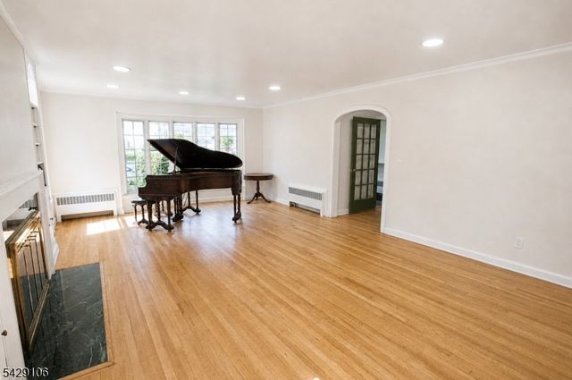 946 50 Park Ave, Elizabeth City, NJ 07208