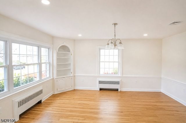 946 50 Park Ave, Elizabeth City, NJ 07208