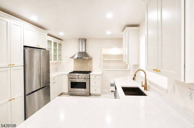 946 50 Park Ave, Elizabeth City, NJ 07208