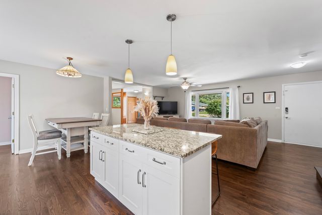 22W351 Birchwood Drive, Glen Ellyn, IL 60137