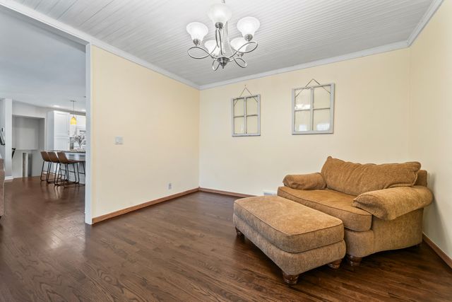 22W351 Birchwood Drive, Glen Ellyn, IL 60137