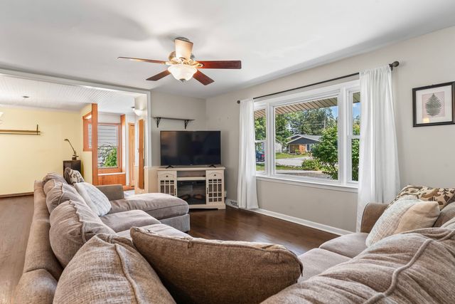 22W351 Birchwood Drive, Glen Ellyn, IL 60137