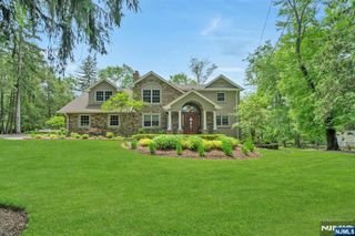 20 W Crescent Avenue, Mahwah, NJ 07430