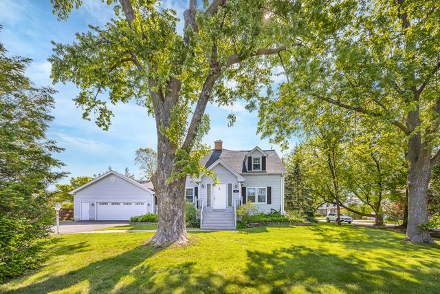 401 Greenwood Road, Glenview, IL 60025