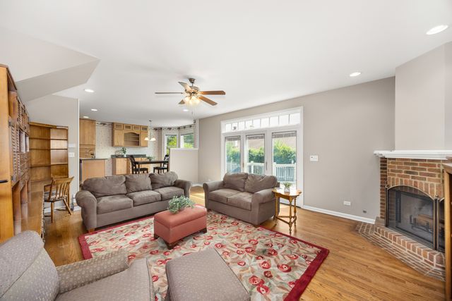 401 Greenwood Road, Glenview, IL 60025