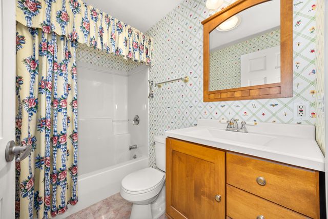 401 Greenwood Road, Glenview, IL 60025