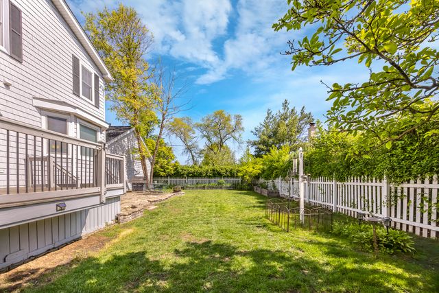 401 Greenwood Road, Glenview, IL 60025