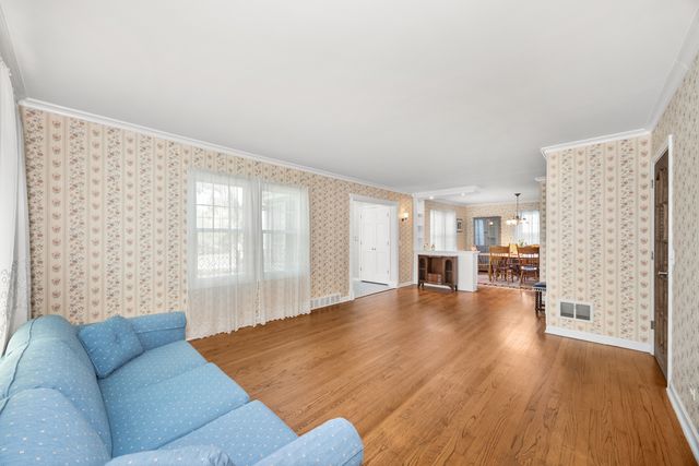 401 Greenwood Road, Glenview, IL 60025