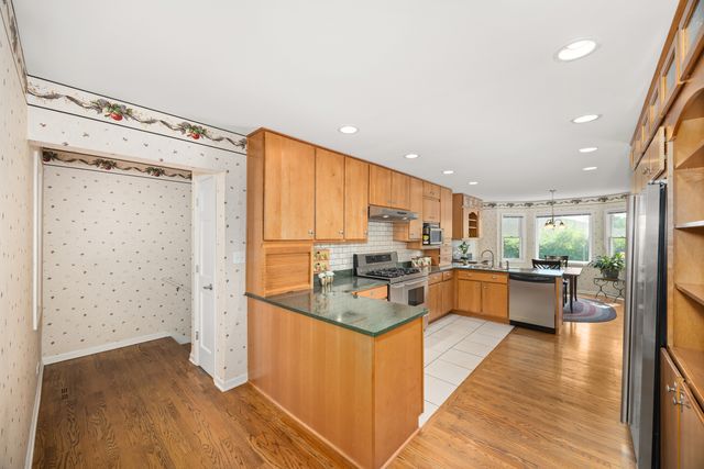 401 Greenwood Road, Glenview, IL 60025